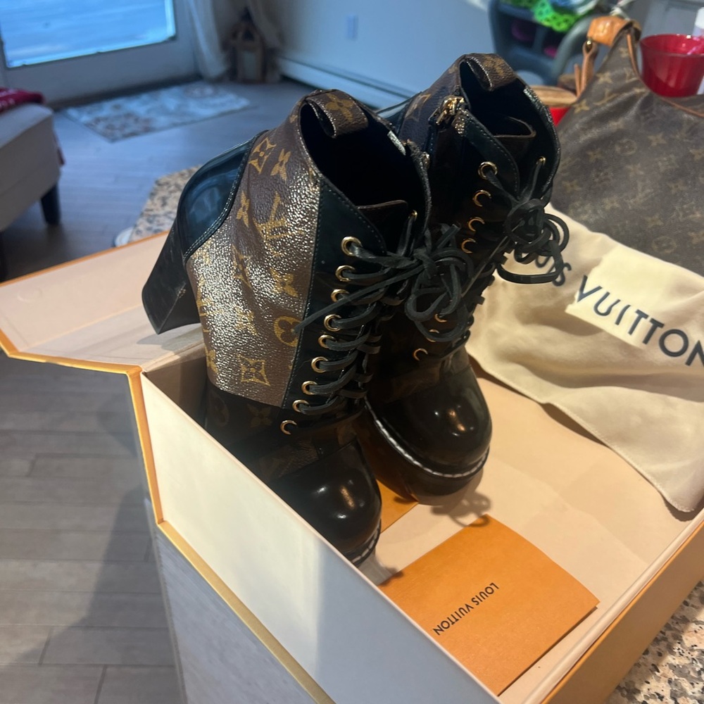 Louis Vuitton Black Lace Up Boots Classic Design - Picture 3 of 3